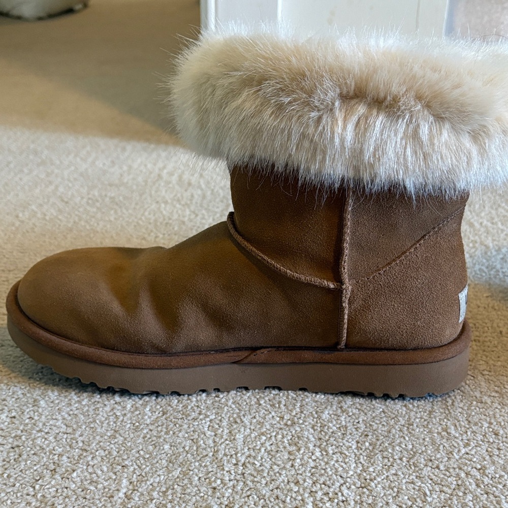 Barely Worn Woman’s Uggs Size 10 - image 2
